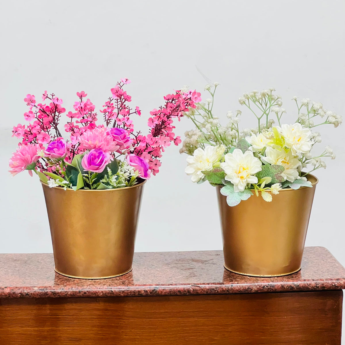 Hosley Set of 2 Gold Bucket/Pots with PVC Liner, 6.5" Dia x 6" H Ideal Gift for Floral Arrangements Wedding Home Office Party DIY Indoor Outdoor Garden Patio
