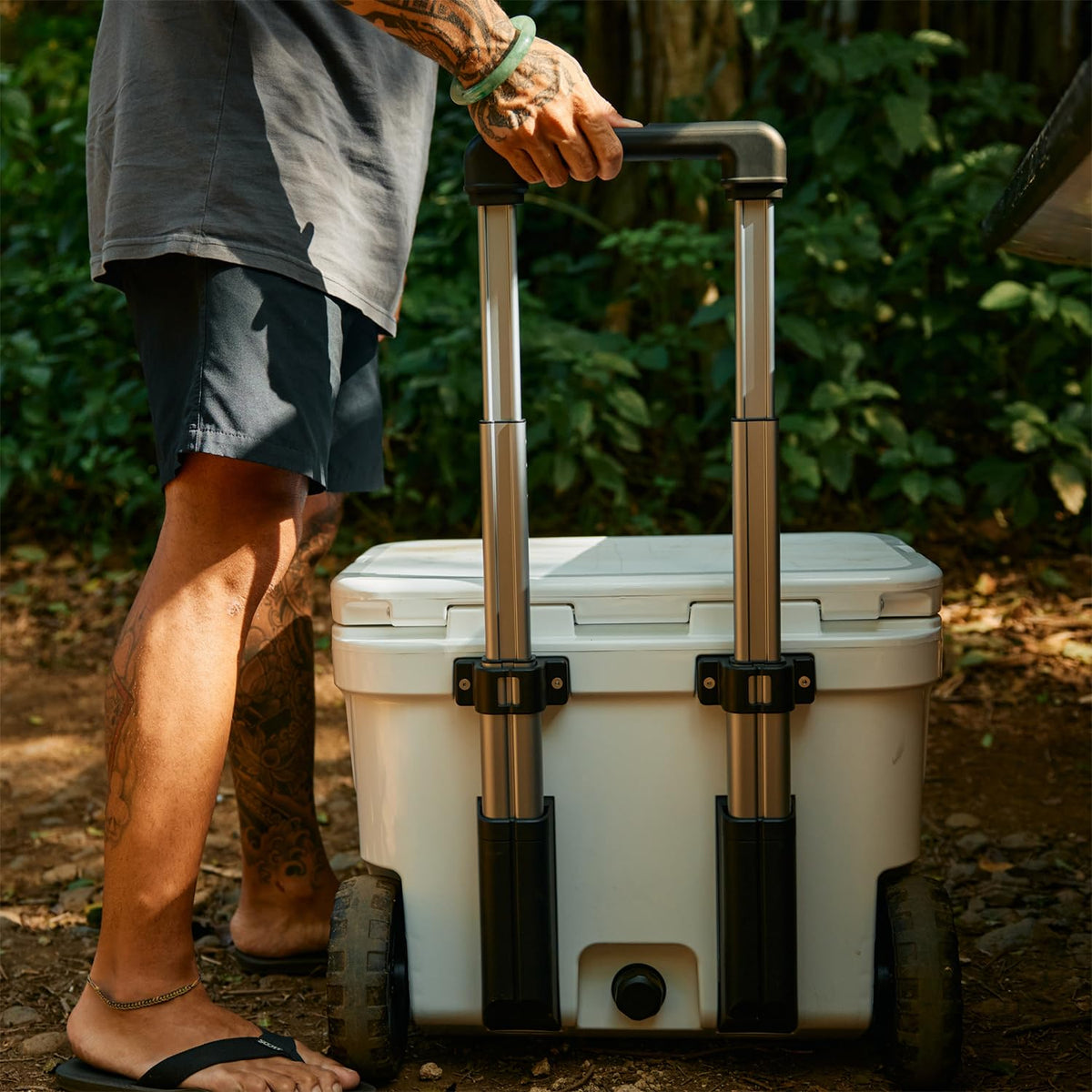 YETI Roadie 32 Wheeled Cooler, Charcoal