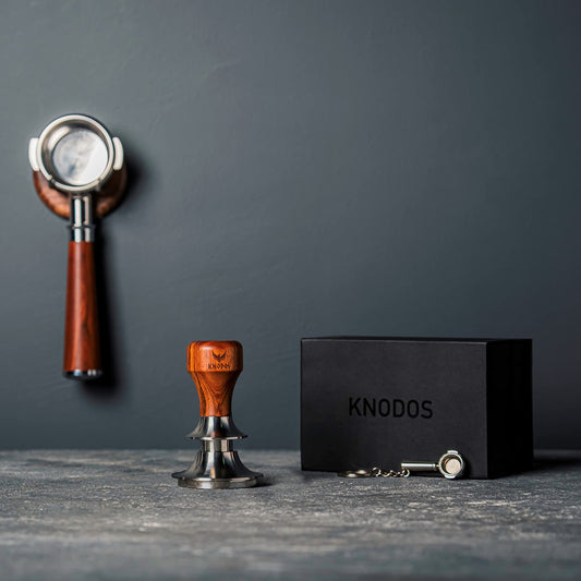 KNODOS 58mm Gaggia Espresso Accessories Kit –Rosewood Naked Portafilter, Auto-Level Espresso Press, Ground Distribution Tool, Wooden Barista Holder & Coffee Puck Knock Bin